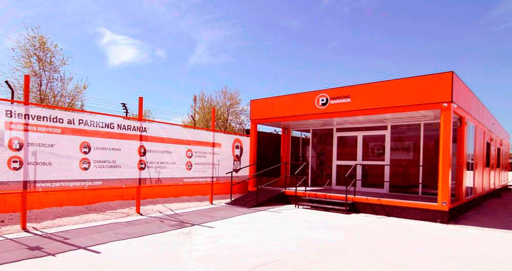 Parking descubierto al aire libre con plazas amplias en Aeropuerto Madrid Barajas